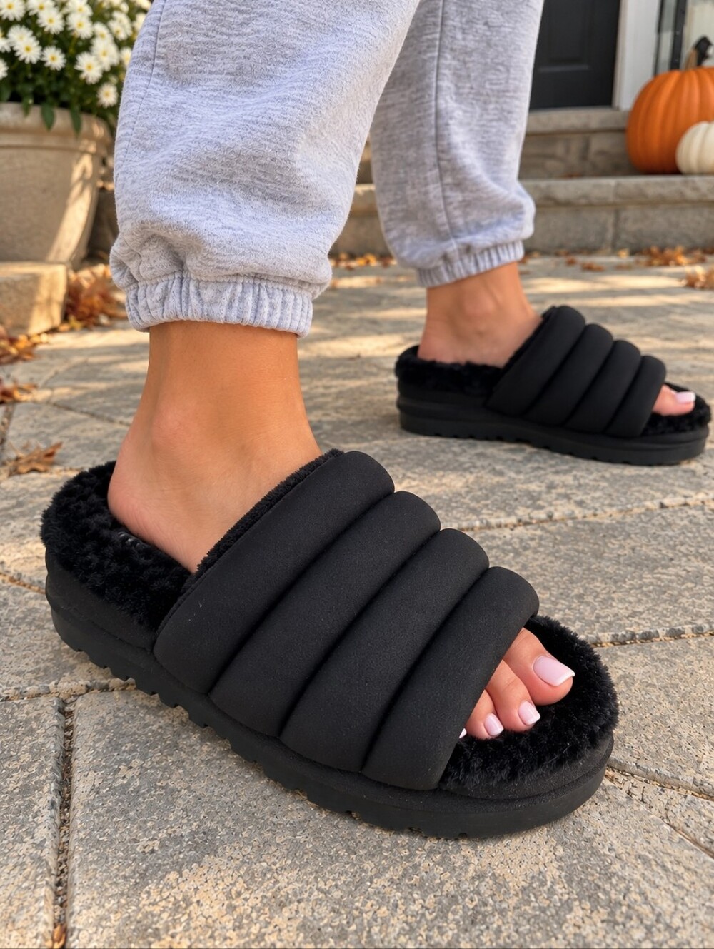 UGG Maxi Slide Sandals Size 8
